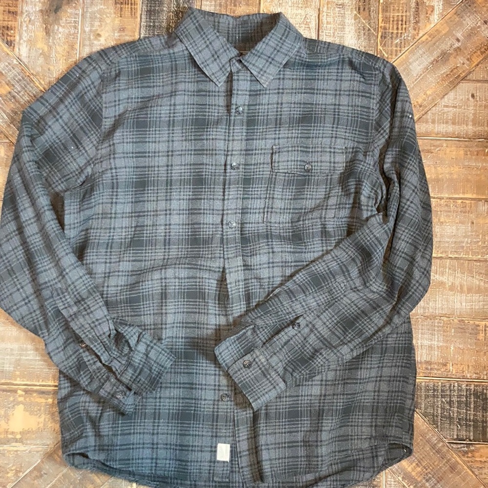 Woolrich gray plaid shirt. Size Large. 100% Cotton.